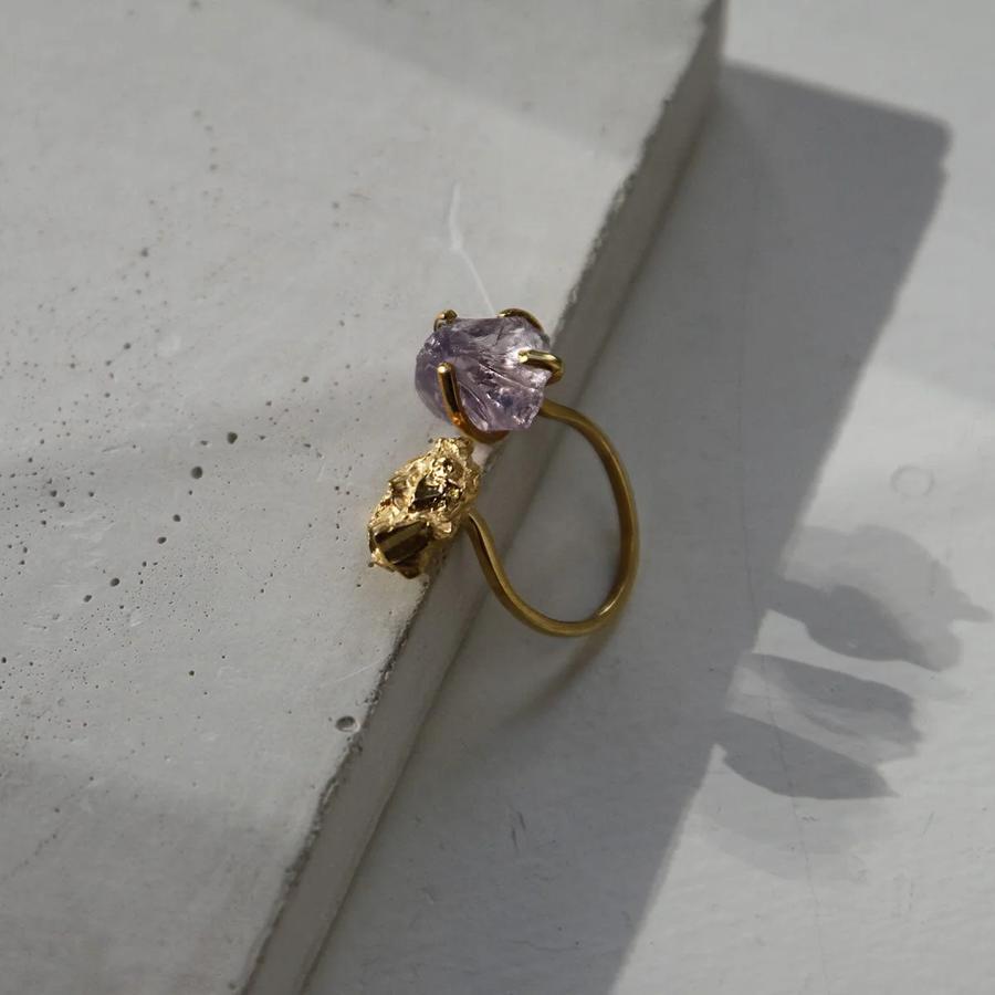 Bjørg  Ring, (Return of) the Wild Flower i Forgylt Sølv Med Lavender Quartz (27354) Material: Forgylt Sølv