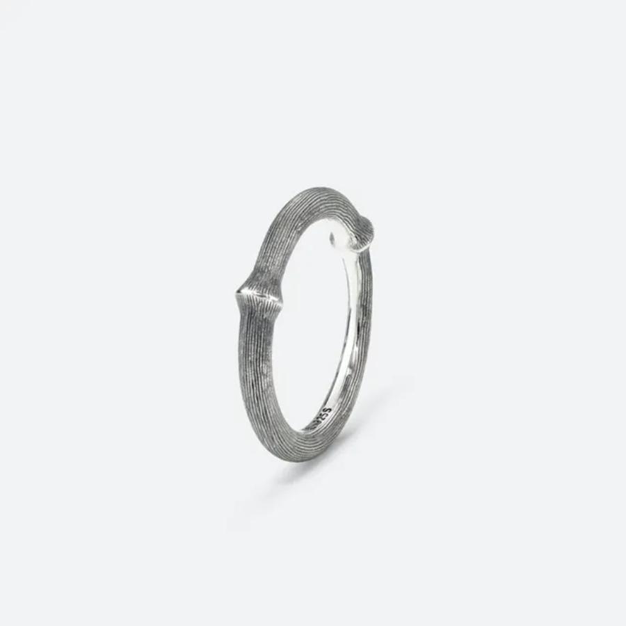 Ole Lynggaard Ring, Nature III i Oksidert Sølv Material: Oksidert Sølv
