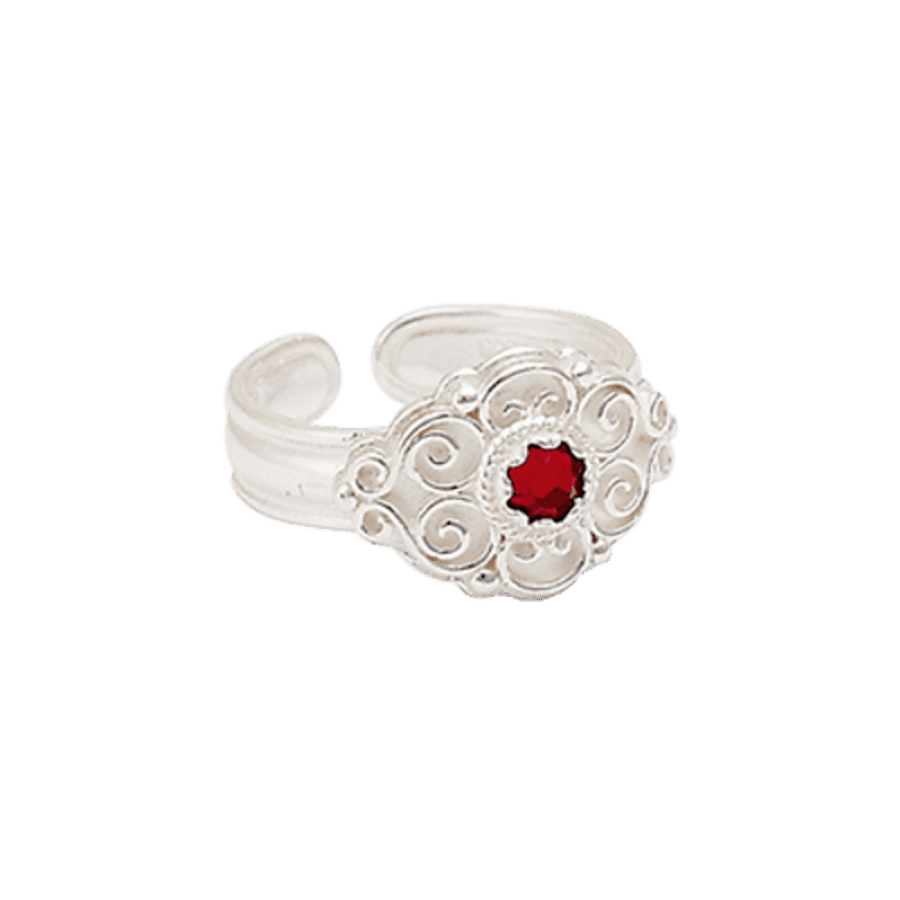 Sylvsmidja Ring, kvit/forgylt  m/rød sten Varetype: Ringer, Material: Sølv